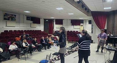 Öğretmenler koroda hünerlerini sergileyecek