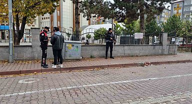 Okul çevrelerinde polis ekipleri denetimlerini arttırdı
