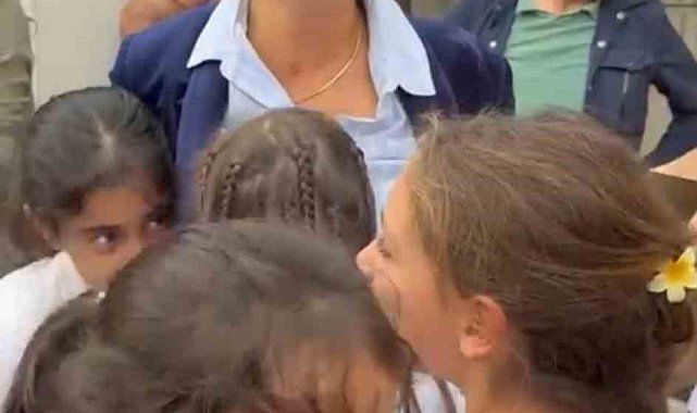 Ömürlerinin 30 yılını öğrencilerine adayan öğretmenler alkışlar eşliğinde emekli oldu