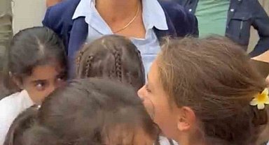 Ömürlerinin 30 yılını öğrencilerine adayan öğretmenler alkışlar eşliğinde emekli oldu