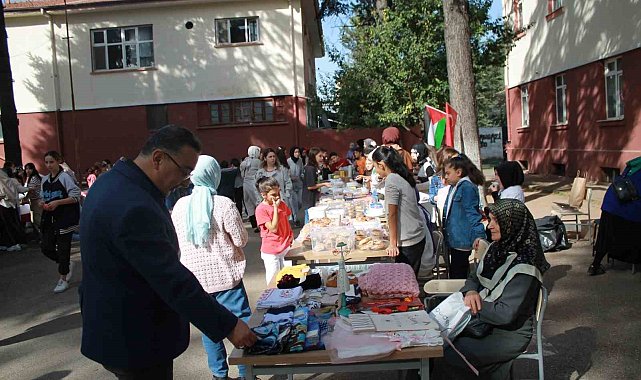 Ortaokul öğrenci ve velilerinden Gazze'ye yardım