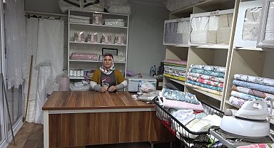 Osmaniye'de depremzede esnaf konteyner çarşılarda hizmet vermeyi sürdürüyor