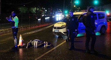 Otomobilin çarpıp tırın 100 metre sürüklediği kız çocuğu öldü: Anne ve baba sinir krizi geçirdi