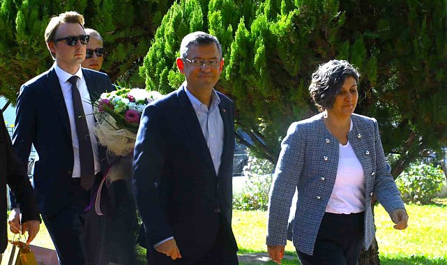 Özgür Özel ve eşi Didem Özel'den Kılıçdaroğlu çiftine ziyaret