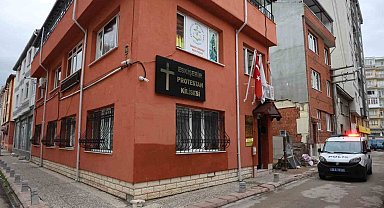 Pastöre tokatlı saldırıyla gündeme gelen kiliseye zorla girmeye çalışan alkollü şahıslar tutuklandı