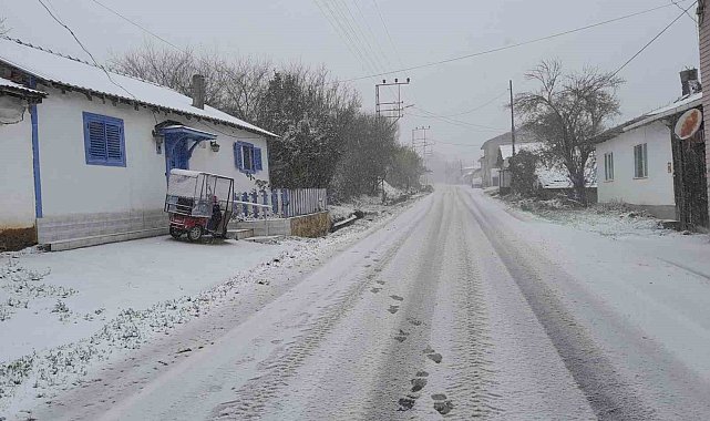 Pazaryeri'nin köylerde kar yağışı etkili oldu