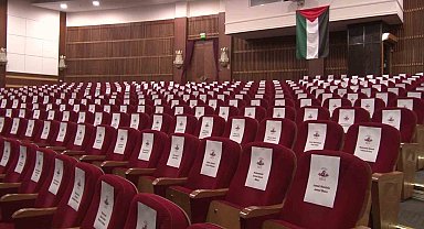 Pendik'te Tay filminin izletildiği salonun koltukları Gazze'de katledilen çocuklara ayrıldı