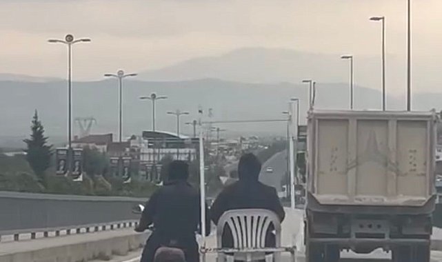 Plastik sandalyede yolculuk keyfi