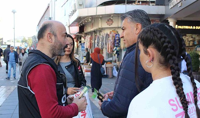 Polis ekiplerinden vatandaşa uyuşturucu bilgilendirmesi