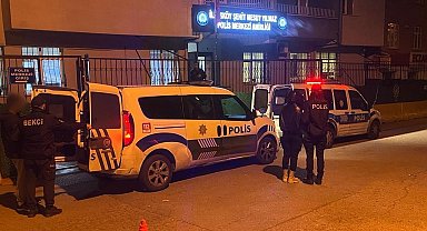 Polise direnen kadının üzerinden tabanca çıktı