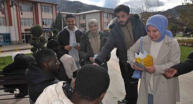 Prof. Dr. Sönmez, "Gazze'deki birçok çocuk yaşama hakkına dahi kavuşamıyor" dedi.