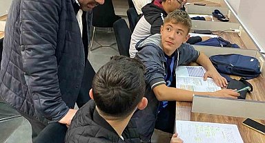 Pursaklar Belediye Başkanı Çetin'den ders çalışan öğrencilere ziyaret