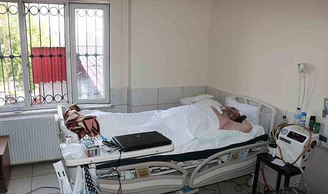 "Yatan Adam" olarak bilinen sosyal medya fenomeni kazadan 19 yıl sonra hayatını kaybetti