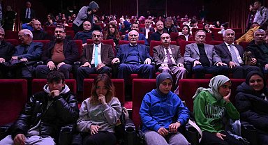 Rektör Savaş öğrencilerle birlikte Gazze'nin Gözyaşları filmini izledi