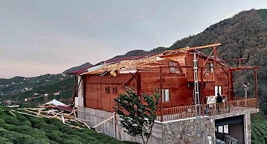 Rize'de fırtına nedeniyle ahşap ev kullanılamaz hale geldi