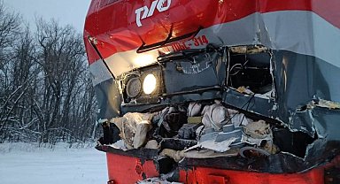 Rusya'da iki tren çarpıştı: 25 yaralı