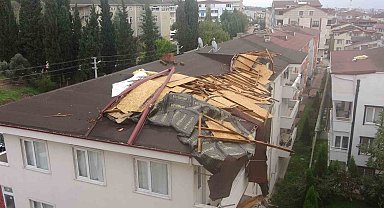 Rüzgara dayanamadı, karşı binanın çatısına uçtu