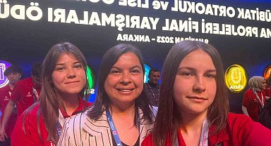 Sadife öğretmen 8 yıldır hem İngilizce öğretiyor hem de TÜBİTAK projeleriyle derece elde ediyor