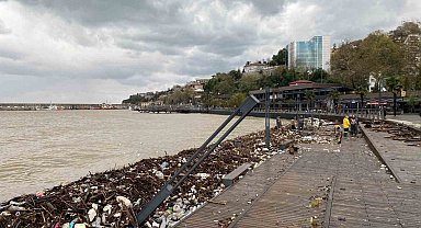 Sağanak sonrası Zonguldak sahilinde kirlilik oluştu