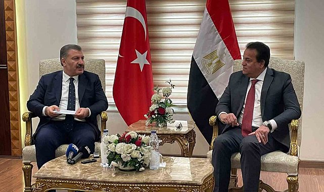 Sağlık Bakanı Koca: " Hastaların ambulans uçaklarla Türkiye'ye getirilmesi planlanıyor"