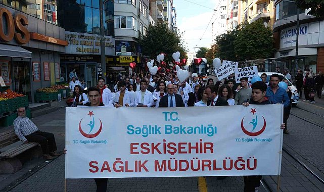 Sağlık çalışanları ve vatandaş 'Organ Bağışı Haftası' yürüyüşünü gerçekleştirdi