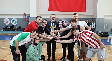 Sağlıkçılar voleybol turnuvasında buluştu