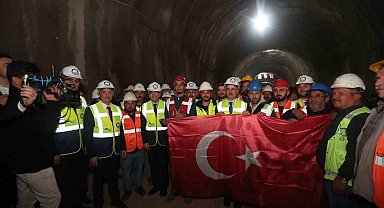 Şahinbey'de 100. Yıl Tünellerinde ilk ışık bakanlarla birlikte görüldü