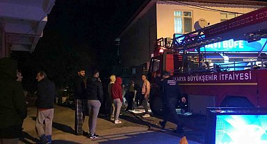 Sakarya'da korkutan yangın: Odunluk alev topuna döndü, mahalleli sokağa döküldü