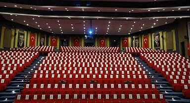 Sancaktepe Recep Tayyip Erdoğan Kongre Merkezi Sancaktepe Sahnesi'nin koltukları Gazze'de katledilen çocuklara ayrıldı