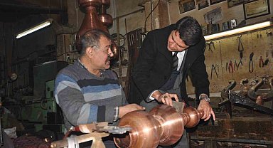 Sandıklı bakırcılık mesleği devam ettiriliyor