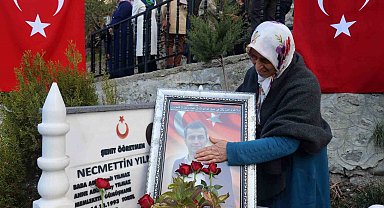 Şehit Öğretmen Necmettin Yılmaz kabri başında anıldı