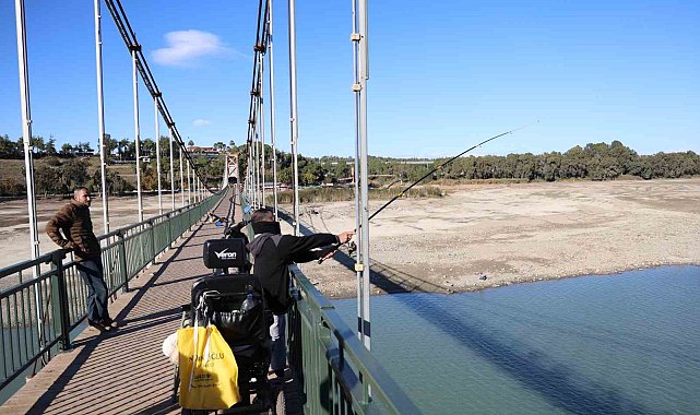 Seyhan Nehri'nde sular kesildi, balıkçılara gün doğdu