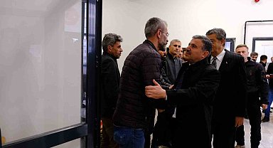 Şırnak Valisi Atay, yangında ölen çocuğun taziyesine katıldı