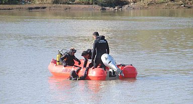 Şırnak'ta Dicle Nehri'nde kaybolan kızı arama çalışmaları devam ediyor