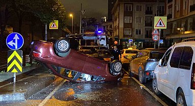 Şişli'de sürücü dehşeti: Patlak lastiğe aldırış etmeden yola devam etti, refüje çıkarak takla attı