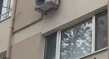 Şişli'de yürekleri ağza getiren anlar kamerada: Alkollü kadını klima motorundan itfaiye kurtardı