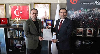 Sivas Belediye Başkanlığı için ilk adaylığını açıklayan Topgül oldu