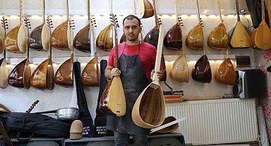 Sivas'ın en genç saz ustası, dede mesleğini sürdürüyor