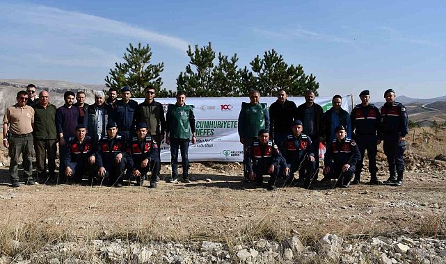 Sivas'ta 65 bin fidan Cumhuriyetin 100'üncü yılında toprakla buluştu