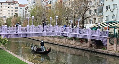 Soğuk ve yağışlı hava bile vatandaşların gondol keyfine engel olamadı