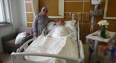 Solunum hastası 5 yıl önce boşandığı eşiyle hastanede yeniden evlendi