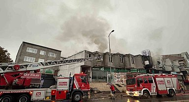 Sultanbeyli'de iş yerinin deposunda yangın