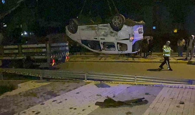 Sultanbeyli'de minibüsle çarpışan araç dereye uçtu: 1 yaralı