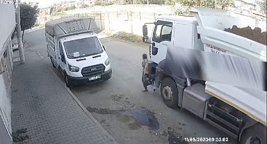 Sürücü fark etmedi, üzerinden kamyon geçen kadın hayatını kaybetti