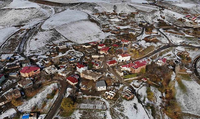 Tatvan'da köyler beyaza büründü