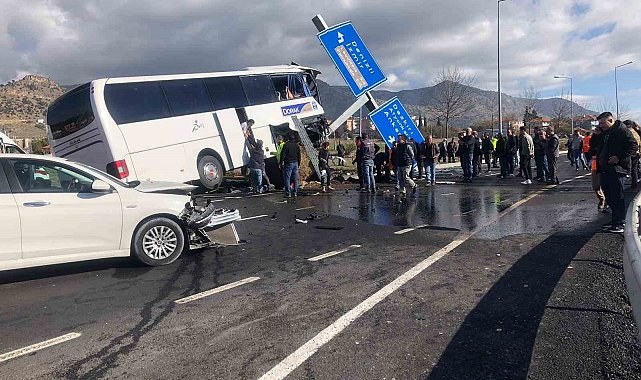 Taylandlı turistler ölümden döndü: 4'ü ağır 20 yaralı