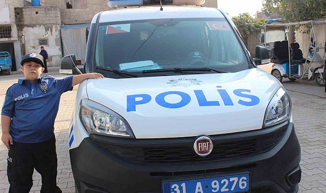 Telsizi eline alan down sendromlu Mehmet, bir günlüğüne polis oldu