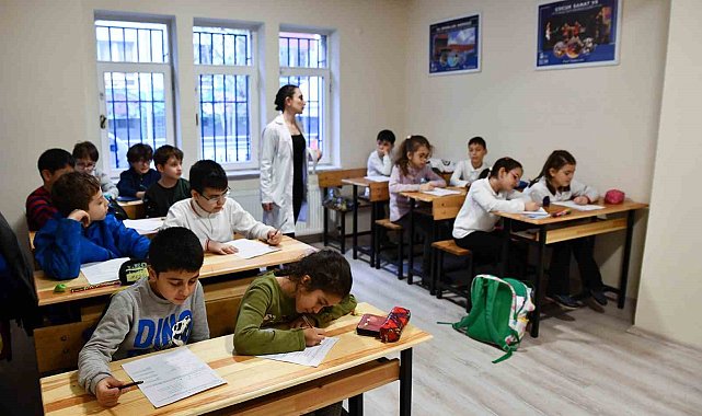 Tepebaşı Belediyesi öğrencilerin yanında