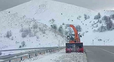 Tepebaşı ve Kop Geçidi'nde karla mücadele çalışmaları aralıksız sürdürülüyor