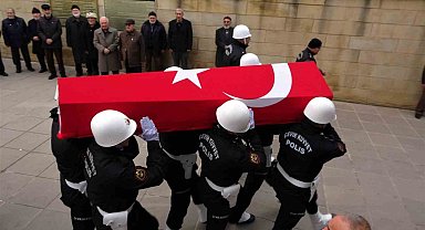 Trafik kazasında hayatını kaybeden polis memuru son yolculuğuna uğurladı